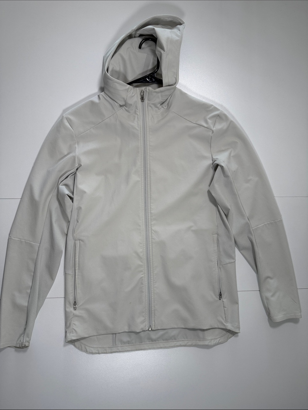 lululemon athletica Men's Hooded Light Jacket - White/Light Gray